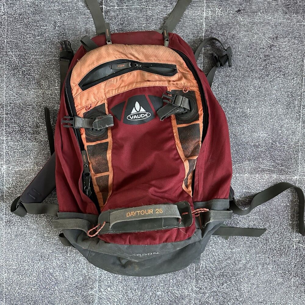 Men's Vintage Y2K Vaude Daytour 26 L Internal Frame Red Hiking Day Pack Backpack